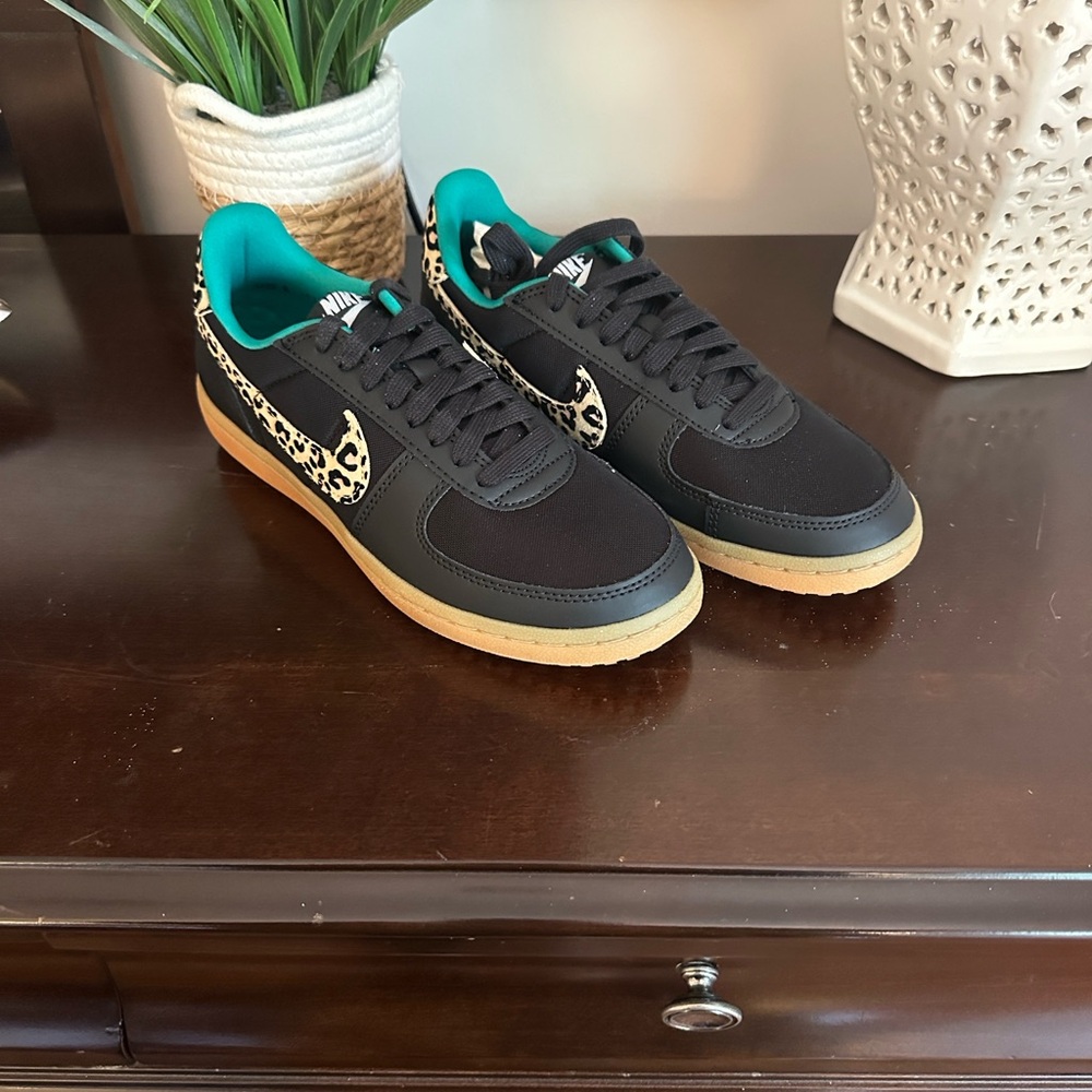 NWT Nike Field General sneakers in black and leopard print size 8